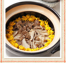 「菊とあわび茸の牛肉ご飯」レシピはこちら