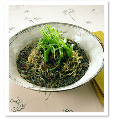黒ごま担担麺