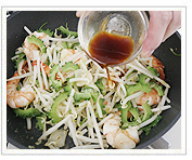 調味料を加える
