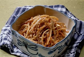ごぼうとにんじんのごまみそ