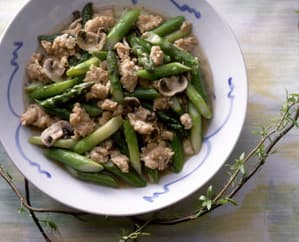 鶏肉とグリーンアスパラガスの炒めもの