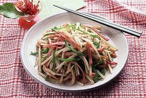 ハムとじゃがいものせん切り炒め