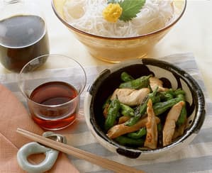 鶏ささ身としし唐辛子の焼き漬け