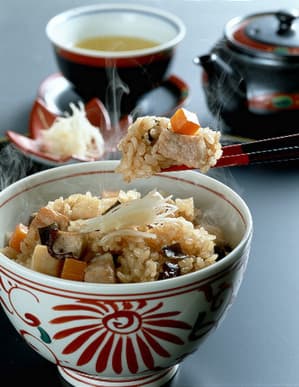 昆布、かまぼこ入り豚肉五目ご飯