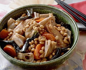 鶏手羽先と大豆の煮もの