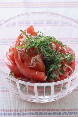 トマトとじゃことしそ入りサラダ
