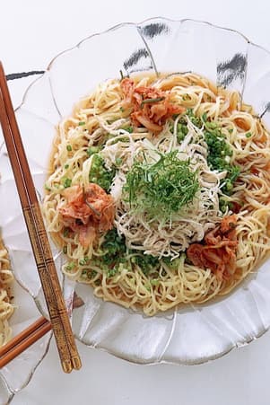 ゆで鶏とキムチの冷やし中華