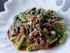 牛肉とアスパラガスの炒めもの