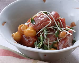 まぐろの刺し身のなめこあえ