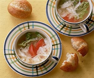 トマトとレタスのスープ