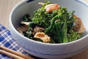 鶏ささ身と菜の花のごま辛子あえ