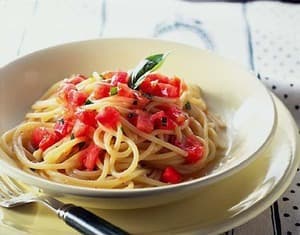 バジルとトマトの冷製パスタ