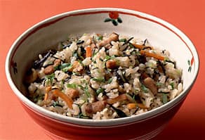鶏肉とひじきの炊き込みご飯