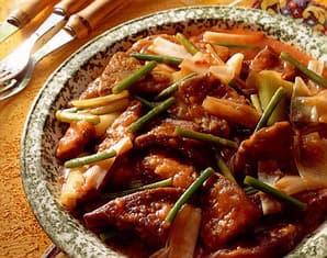 豚レバーとにんにくの茎炒め
