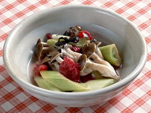 しめじとねぎの梅肉蒸し