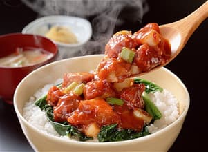 鶏チリ丼