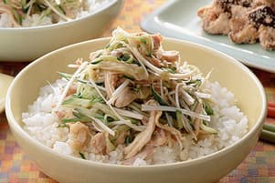蒸し鶏の中国風丼