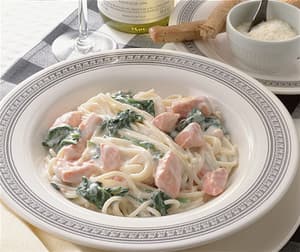 サーモンクリームのパスタ
