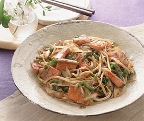 鮭とたっぷり野菜のみそ炒め