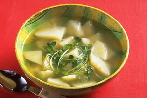 じゃがいもと貝割れ菜のスープ
