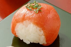 スモークサーモン＋青じその手まりずし