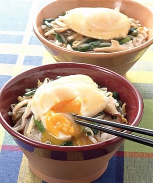 揚げ卵のにらともやしのあんかけ丼
