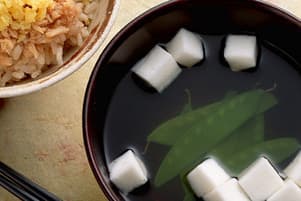 きぬさやとはんぺんのすまし汁