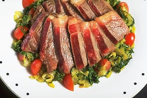 ビーフステーキ野菜ソース