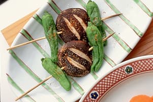しし唐としいたけの串焼き