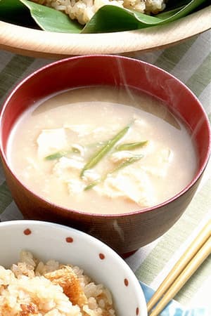 豆腐ときぬさやのみそ汁