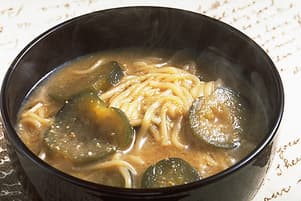 なすとそうめんのみそ汁