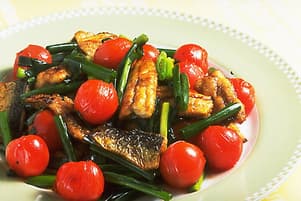 いわしとトマトの甘辛炒め