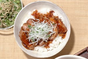 鶏のから揚げ甘酢あんかけ丼