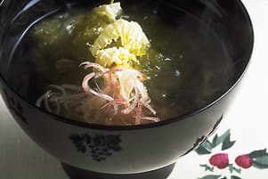おぼろ昆布の即席おすまし