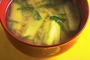 なすと青じそのみそ汁
