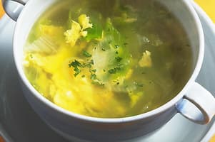 レタスと卵のスープ