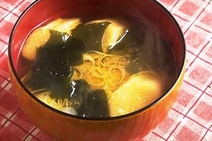 わかめと麩のみそ汁