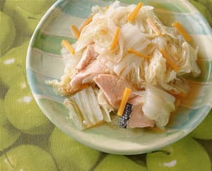 白菜と塩鮭の蒸し煮