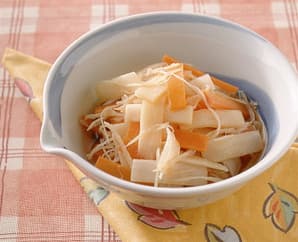 大根とさきいかの甘酢漬け