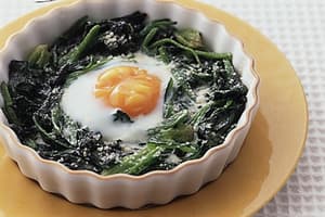 ほうれん草と落とし卵のチーズ風味ココット