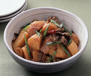 じゃがいもと牛カルビの甘辛煮