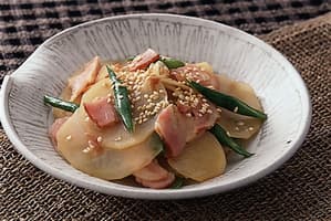 じゃがいもとベーコンの甘辛炒め