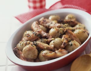 新じゃがと手羽先のオーブン焼き