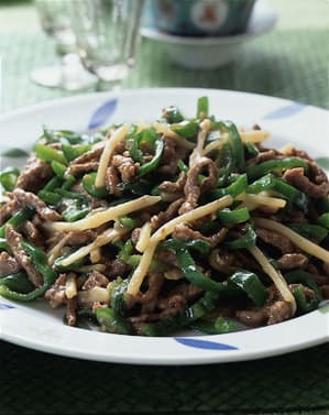青椒牛肉絲（牛肉とピーマンのせん切り炒め）