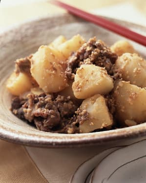 牛肉とじゃがいものごまみそ煮
