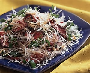 牛もも肉の昆布巻きサラダ仕立て