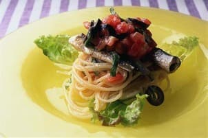 オイルサーディンとトマトの冷製パスタ