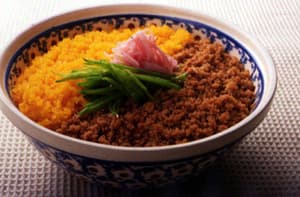 卵と鶏のそぼろ丼