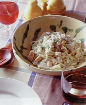 サーモンクリームのパスタ