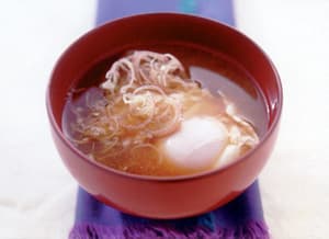 落とし卵とみょうがのみそ汁